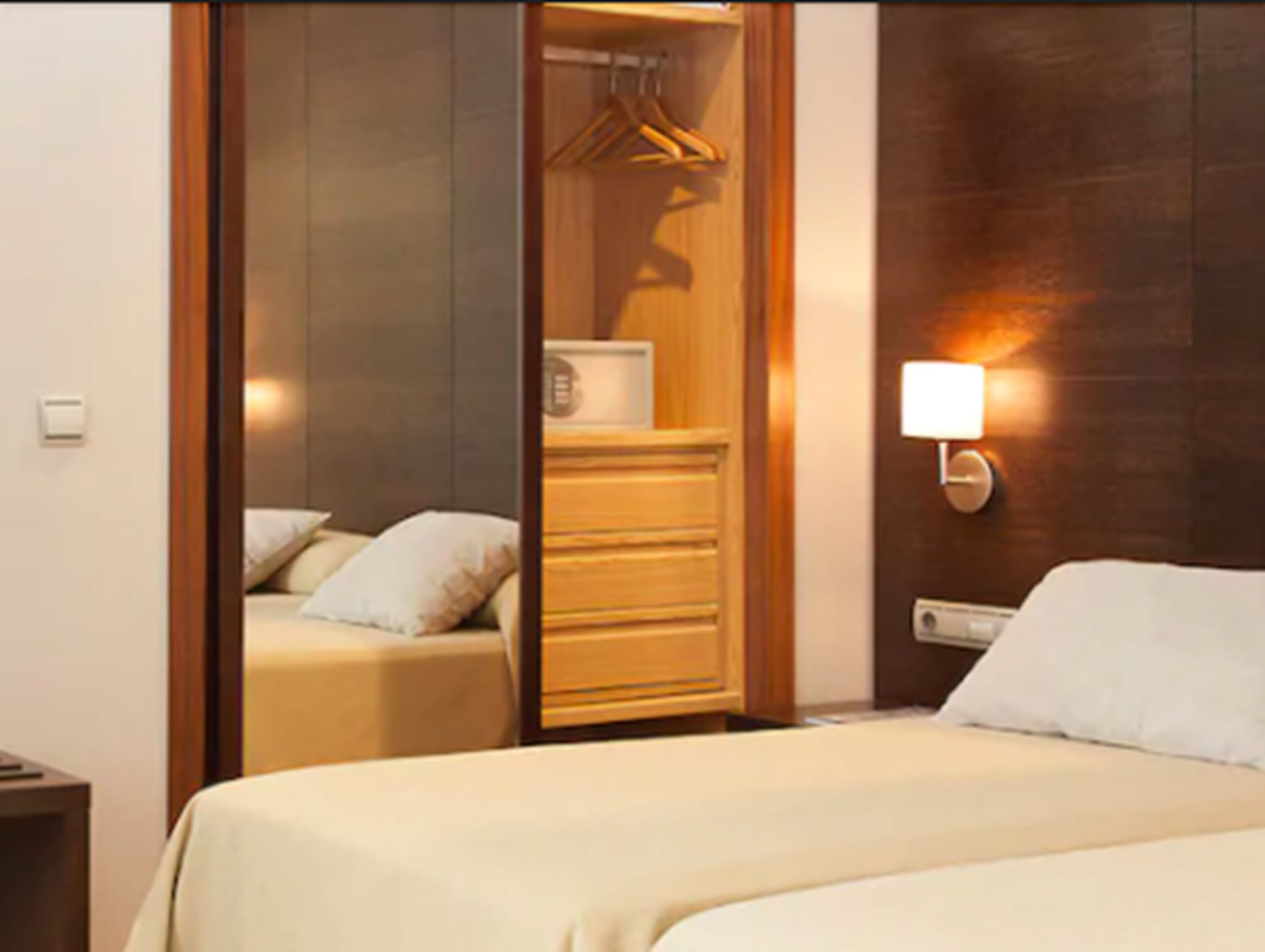 1 bedroom, down duvets, minibar, in-room safe