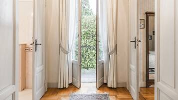 Junior suite | Een minibar, een kluis op de kamer, een laptopwerkplek, babybedden