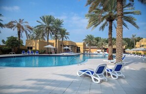 Outdoor pool - Al Hamra Palace Beach Resort (Ras al Khaimah)