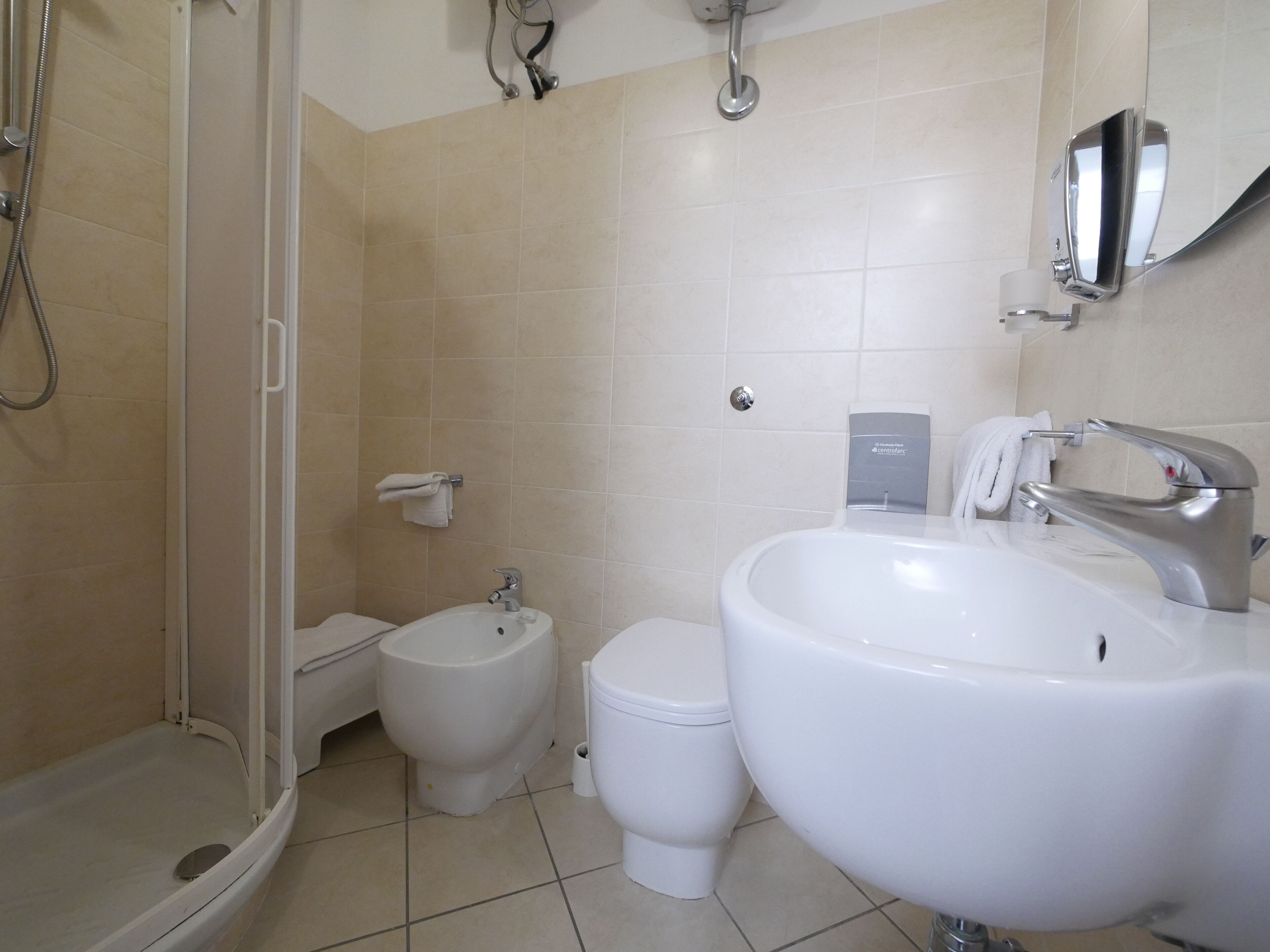 superior double or twin room | bathroom | shower, rainfall showerhead, free toiletries, hair dryer