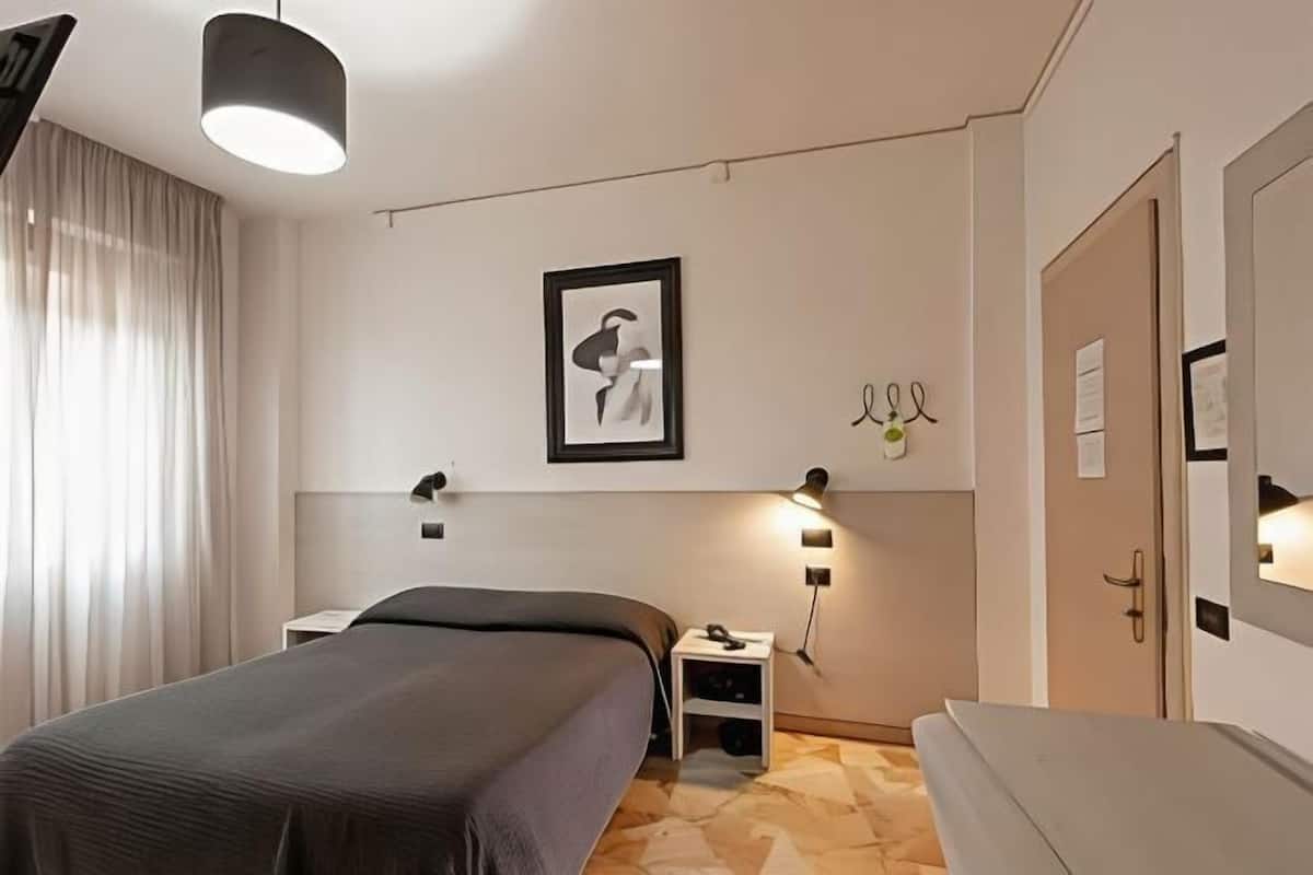 Minibar, Schreibtisch, schallisolierte Zimmer, kostenloses WLAN