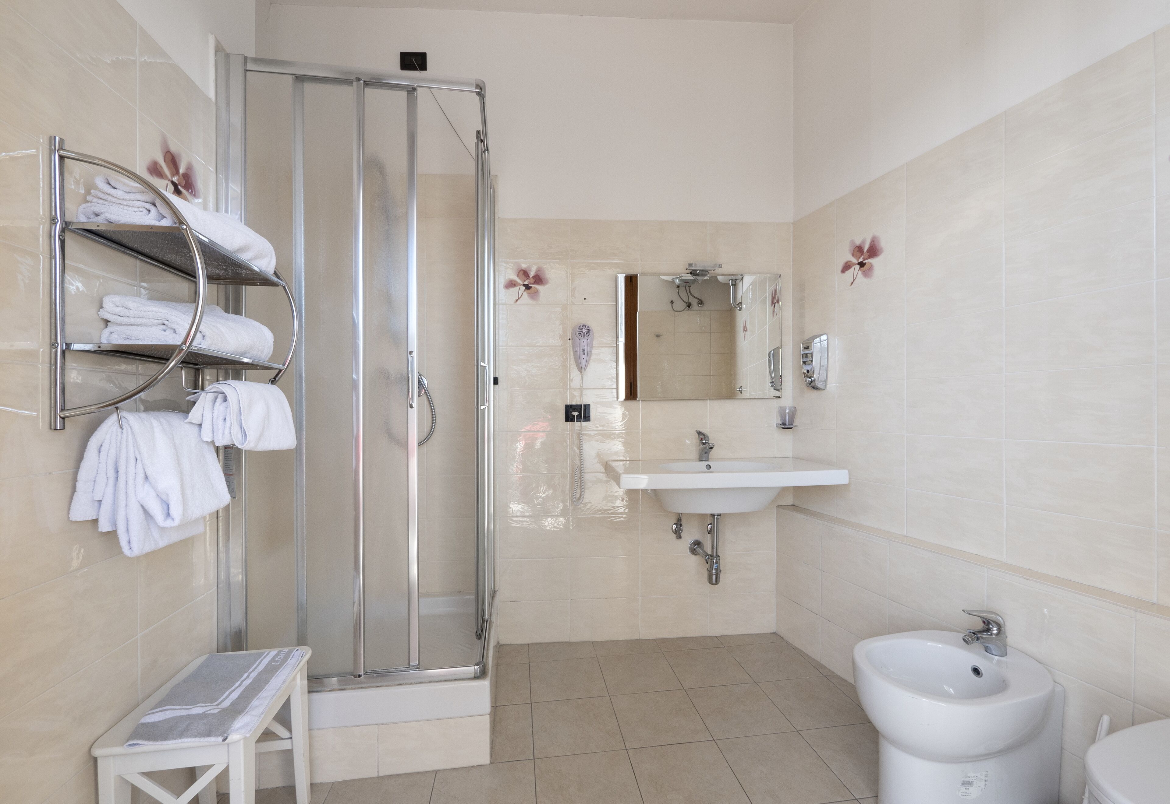 shower, rainfall showerhead, free toiletries, hair dryer