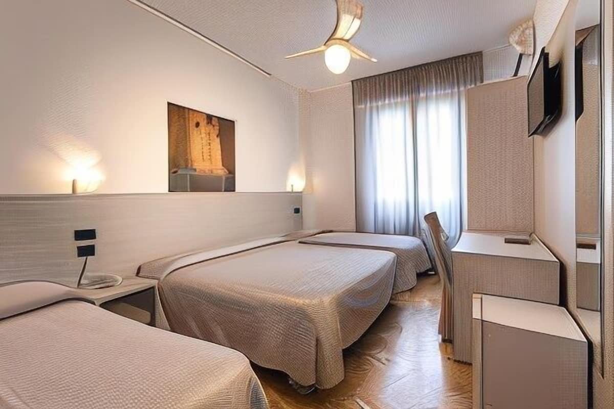 Minibar, Schreibtisch, schallisolierte Zimmer, kostenloses WLAN