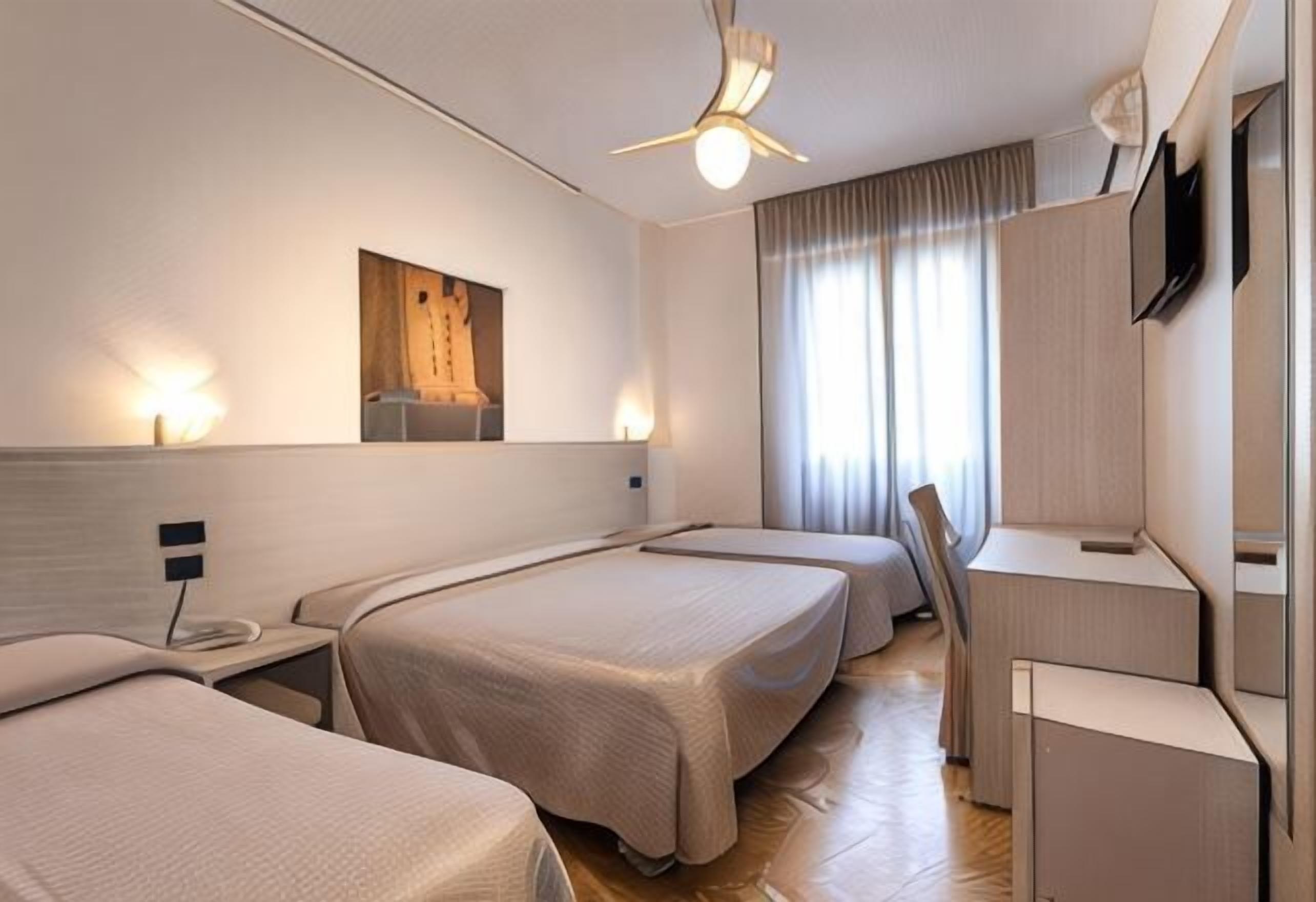 Minibar, desk, soundproofing, free WiFi