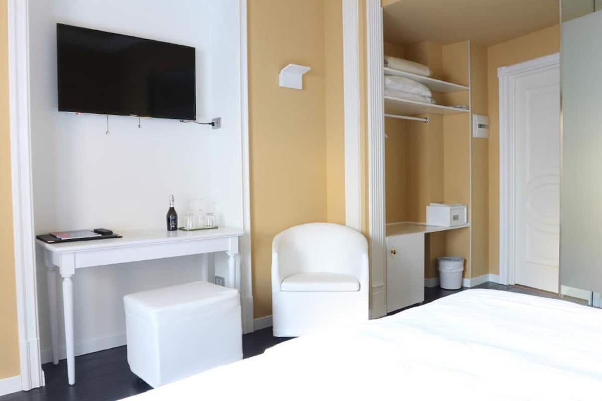 1 bedroom, minibar, in-room safe, individually decorated