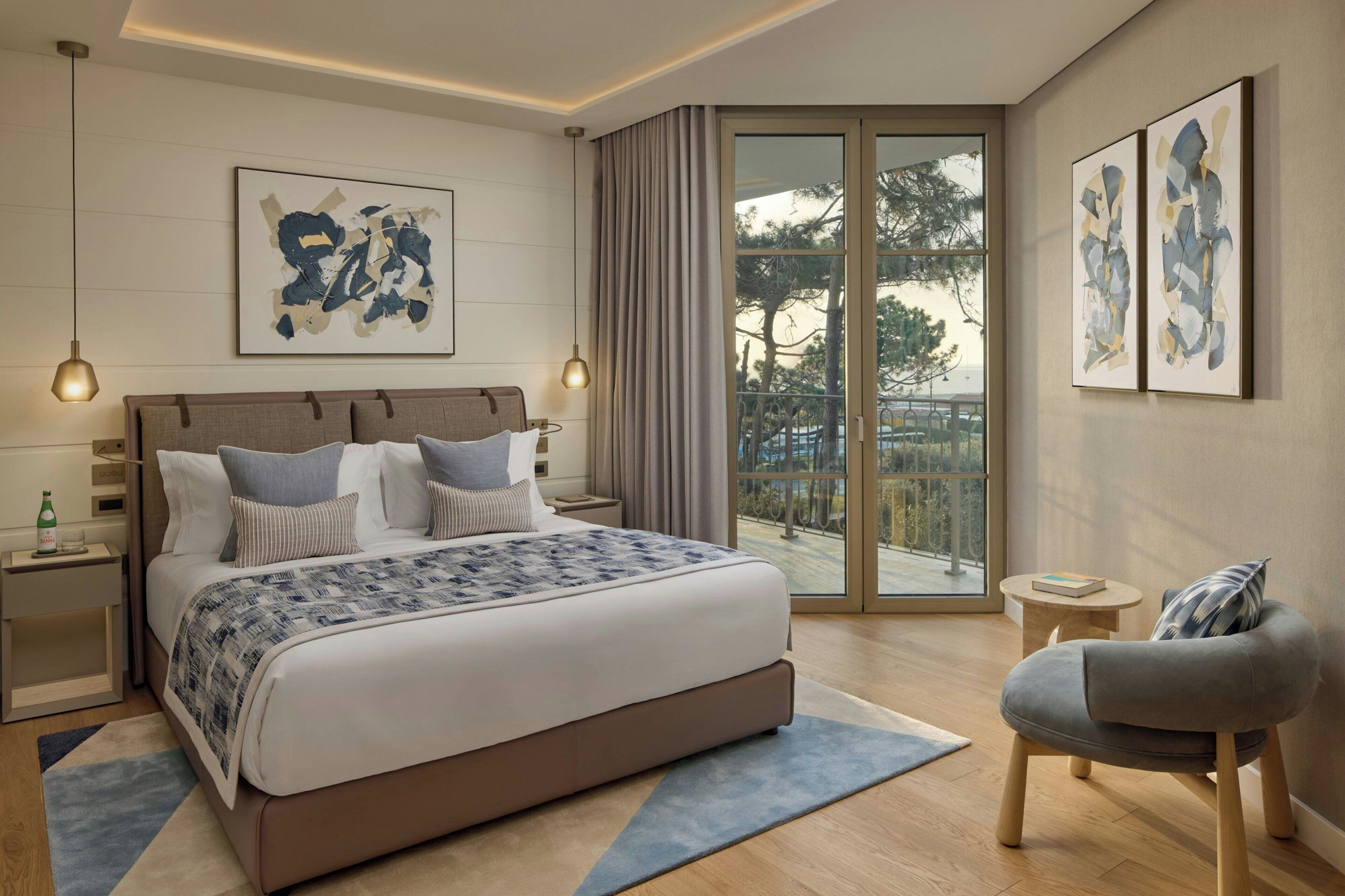 Room, 1 King Bed, Balcony (View) | In-room safe, cribs/infant beds, free WiFi, bed sheets