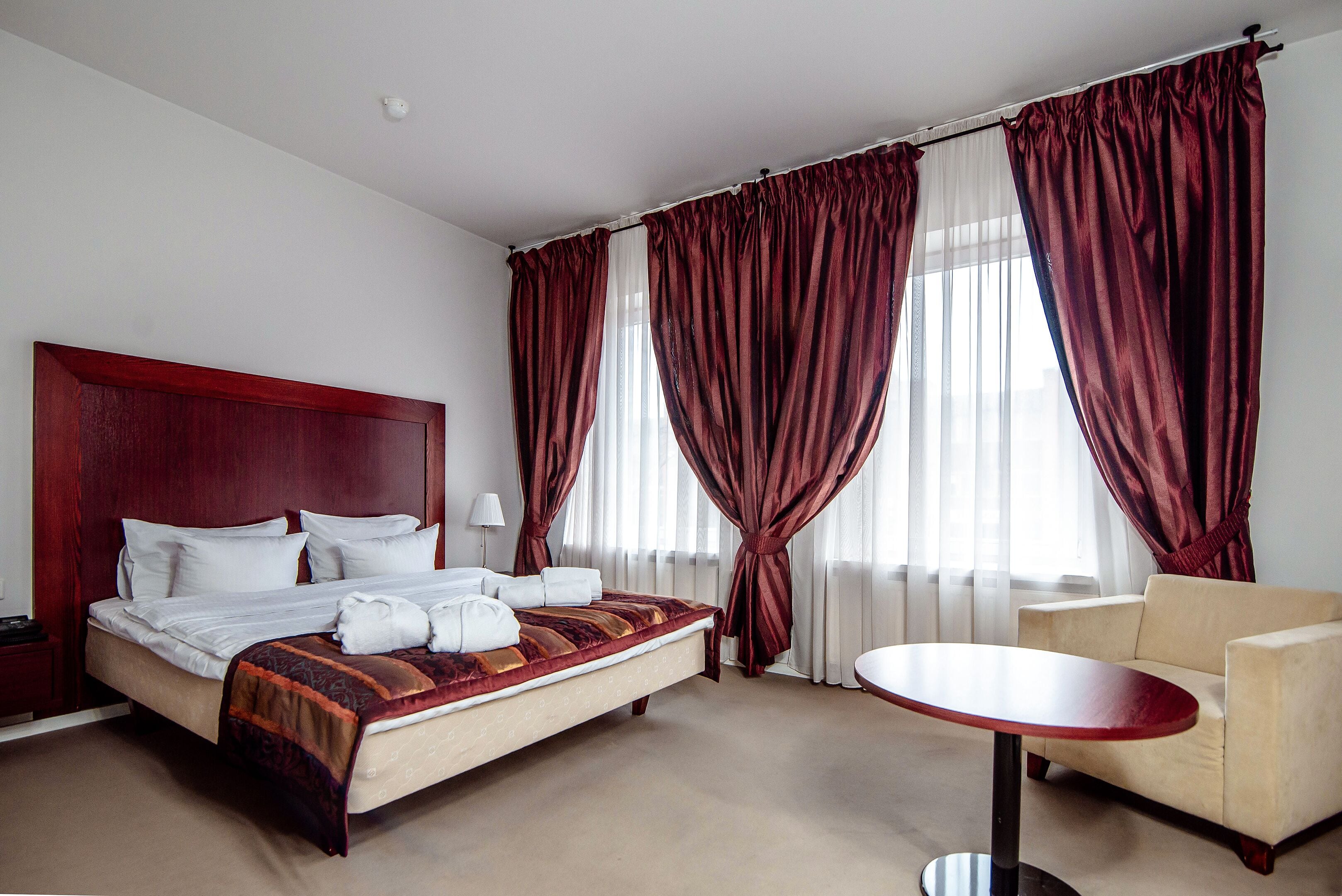 Comfort Triple Room | Desk, laptop workspace, soundproofing, iron/ironing board