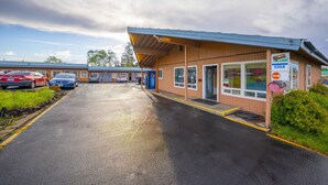 Front of property - Royal Gateway Motel by OYO (Bend)