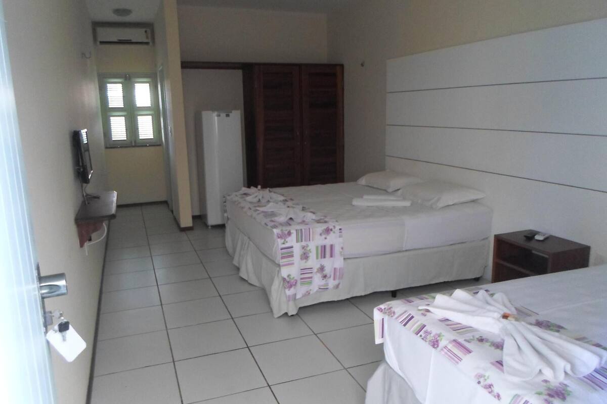Minibar, free WiFi, bed sheets