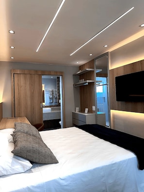 Minibar, desk, blackout drapes, free WiFi - Hotel Cantareira (Niteroi)