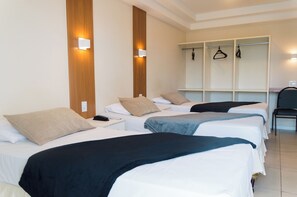 Phòng 3 Tiêu chuẩn | Minibar, bàn, màn/rèm cản sáng, truy cập Internet không dây miễn phí 