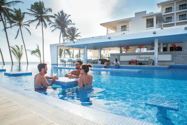 3 outdoor pools, pool umbrellas, sun loungers