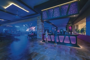 4 bars/lounges, swim-up bar, poolside bar