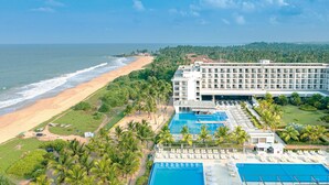 A resort with a large pool, beach access, and a multi-story building. - Hotel Riu Sri Lanka - All Inclusive (Ahungalla)