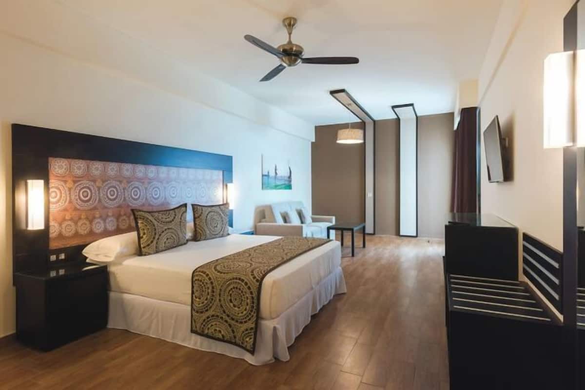 Minibar, in-room safe, iron/ironing board, free cots/infant beds