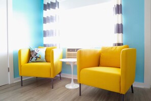 Luxe beddengoed, een kluis op de kamer, een bureau