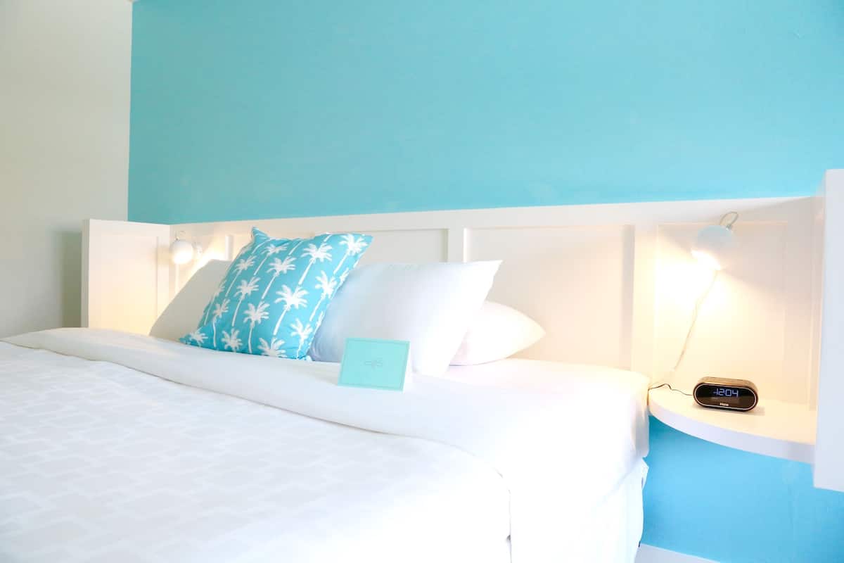 Standaard kamer, 1 kingsize bed | Luxe beddengoed, een kluis op de kamer, een bureau