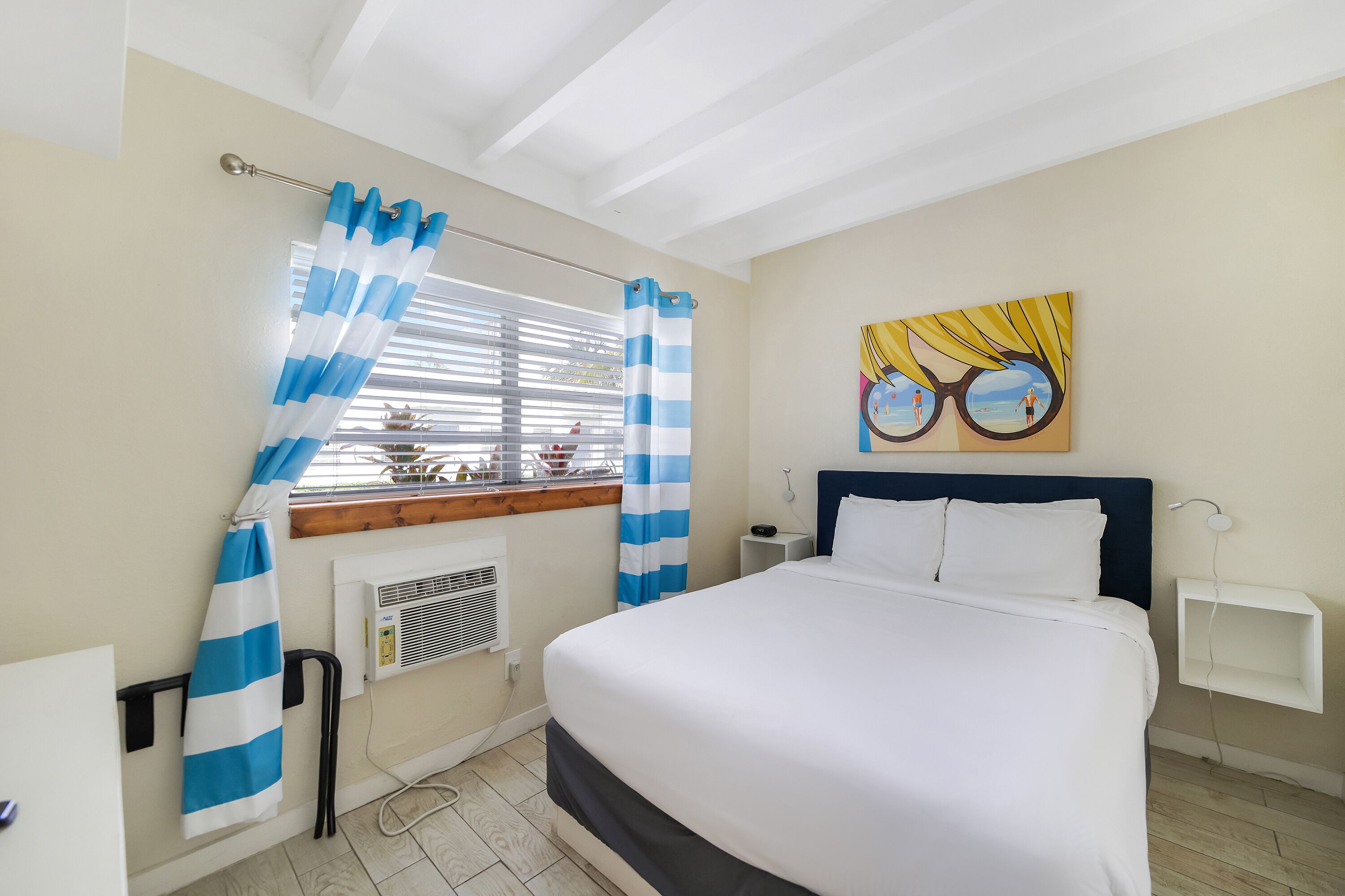 Familie appartement, 2 slaapkamers, privébadkamer | Luxe beddengoed, een kluis op de kamer, een bureau