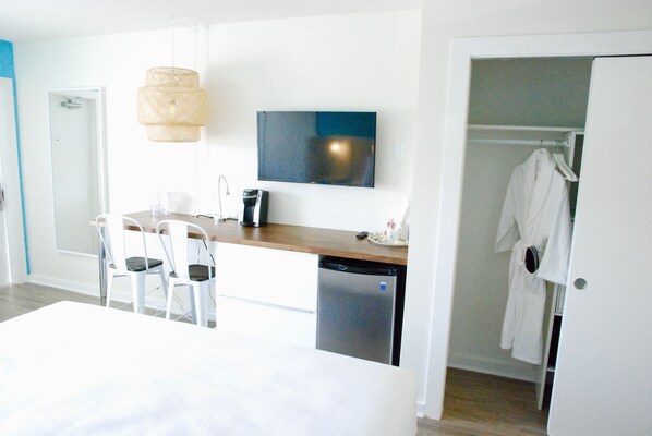 Luxe beddengoed, een kluis op de kamer, een bureau