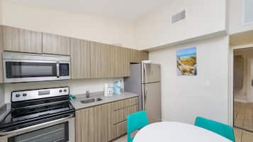 Family Apartment, 2 Bedrooms, Kitchen (Self check-in) | Private kitchen | Microwave, coffee/tea maker
