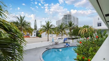 2 outdoor pools, open 8:00 AM to 7:00 PM, sun loungers