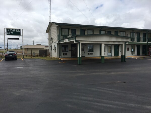 المنشأة من الخارج