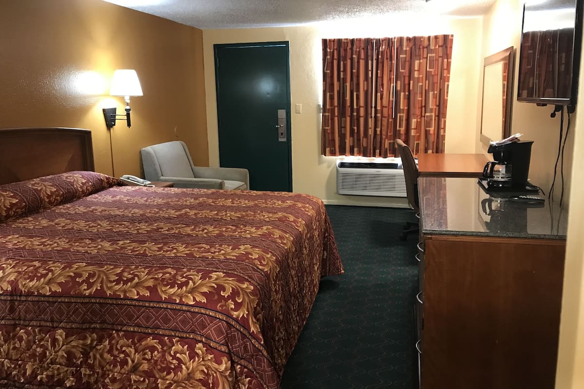 Standardzimmer, 1 King-Bett | Schreibtisch, kostenloses WLAN, Bettwäsche