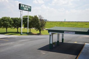 المنطقة المحيطة بالمنشأة