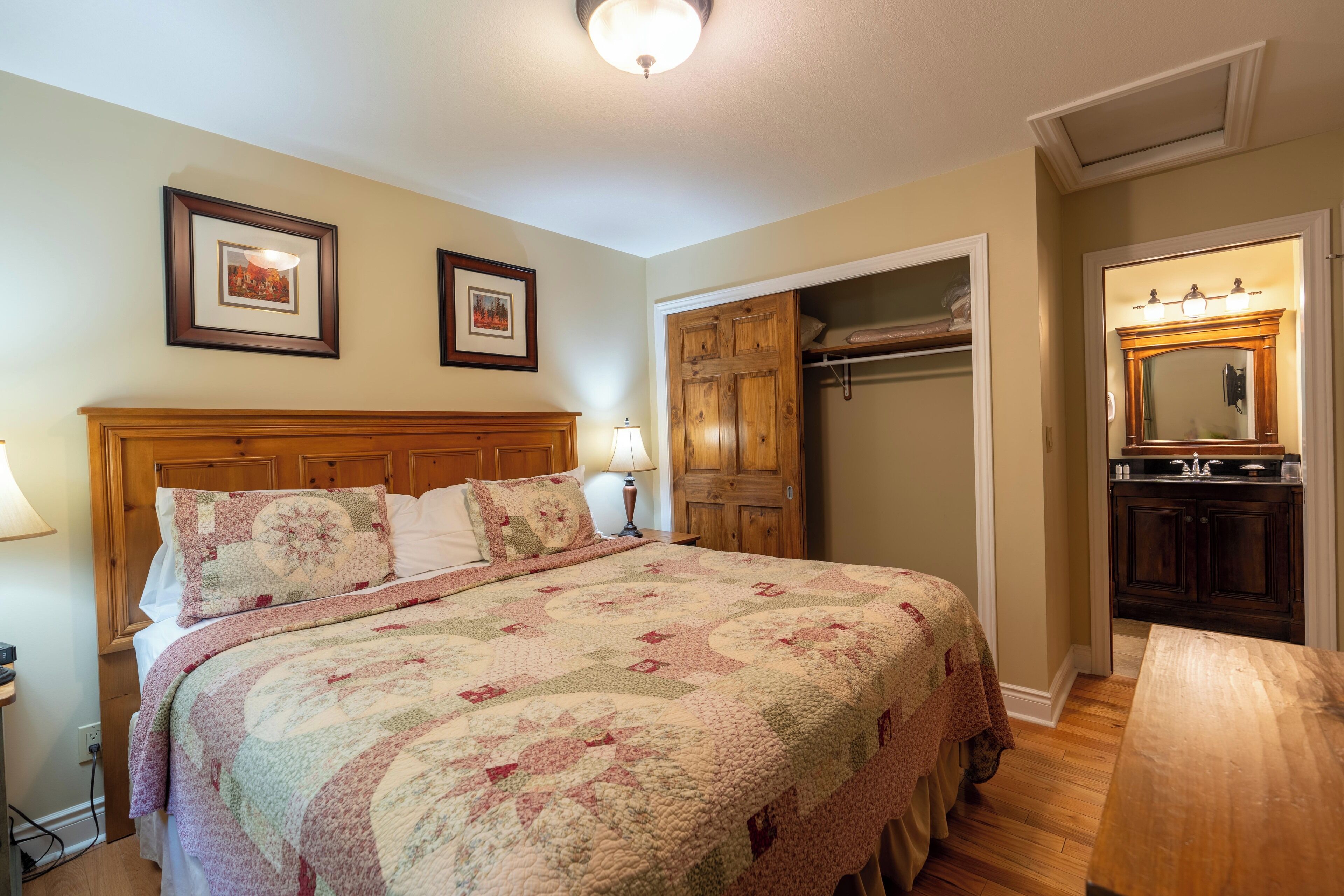Luxury Cottage, 3 Bedrooms (Muskokan) | Individually decorated, individually furnished, free WiFi, bed sheets