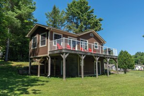 Cottage Luxury, 3 camere da letto (Muskokan) | Con stile personalizzato, con arredamento individuale, Wi-Fi gratuito