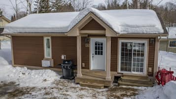 Luxury Cottage, 2 Bedrooms (Deerview) | Individually decorated, individually furnished, free WiFi, bed sheets