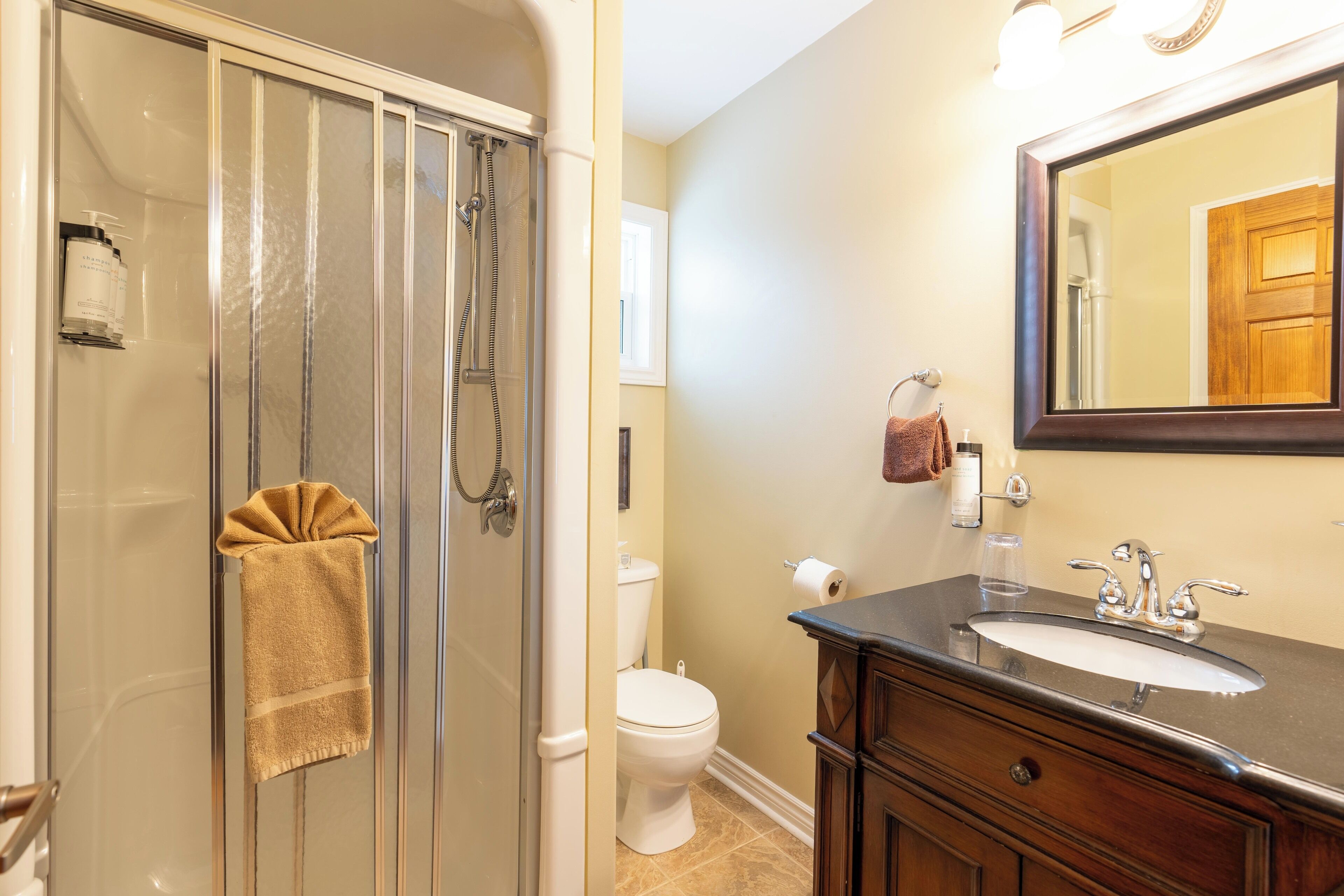 Luxury Cottage, 2 Bedrooms (Deerview) | Bathroom | Free toiletries, hair dryer, towels