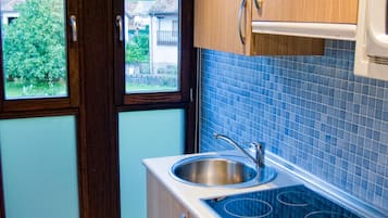 Apartment, Ensuite | Shared kitchen