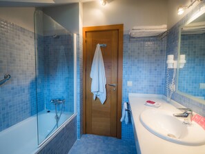 Family Apartment, Ensuite | Bathroom