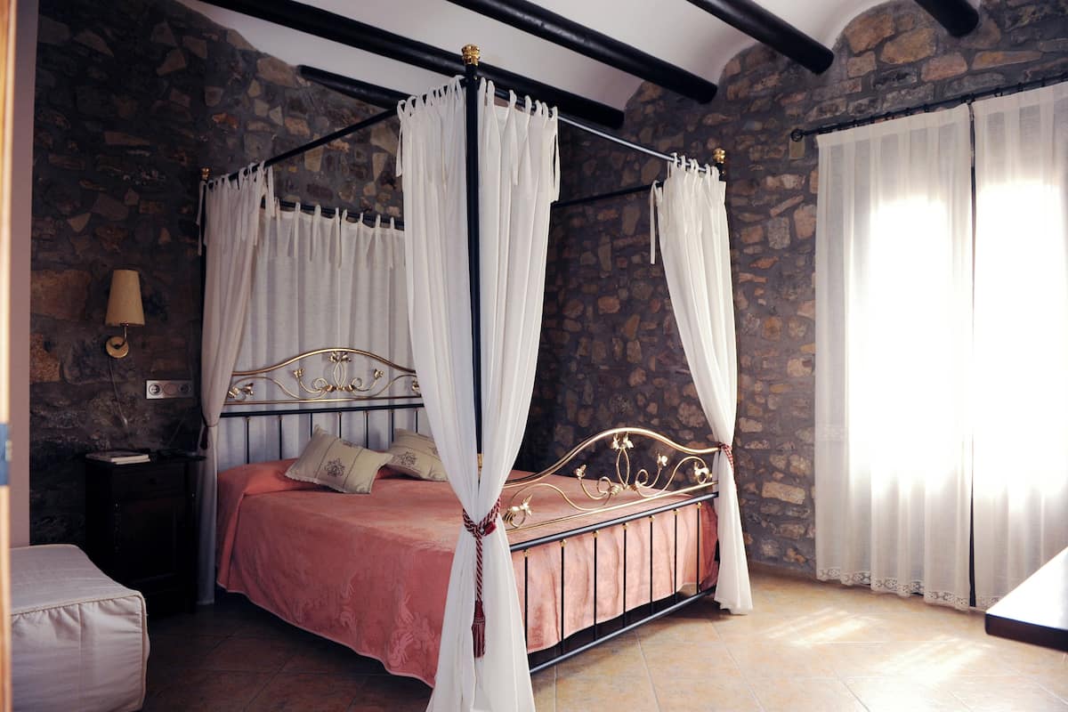 Superior Double Room | Desk, blackout drapes, free WiFi, bed sheets