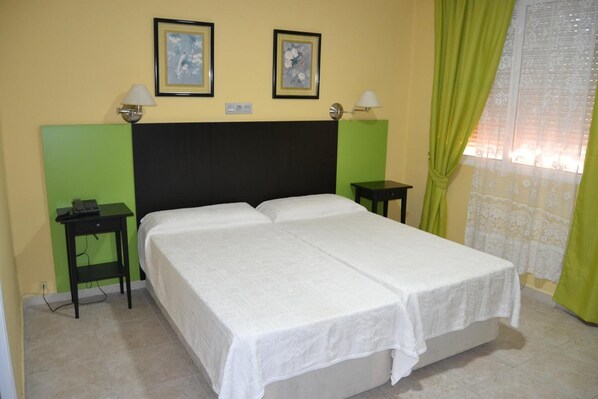 Room - Miramar Hotel (La Linea de la Concepcion)