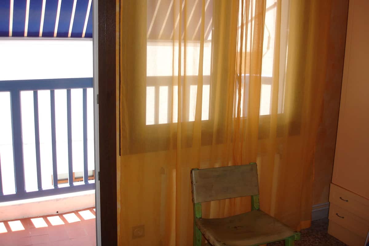 Chambre Double ou avec lits jumeaux, salle de bains privée | Vue depuis l’hébergement