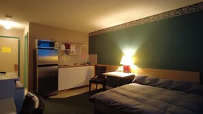 Desk, iron/ironing board, free WiFi, bed sheets - Sundre Motor Inn (Sundre)