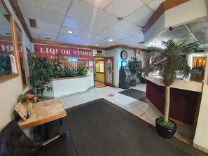 Lobby - Sundre Motor Inn (Sundre)