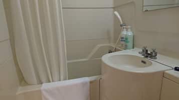 Combined shower/bathtub, deep-soaking bathtub, free toiletries