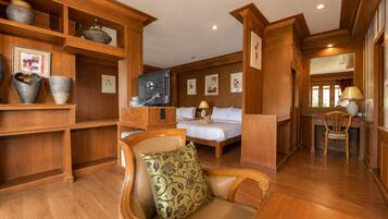Minibar, individually decorated, individually furnished