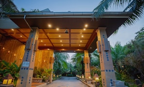 Mặt tiền nơi lưu trú