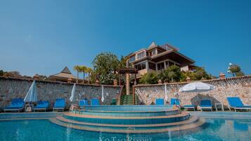 Outdoor pool, pool loungers