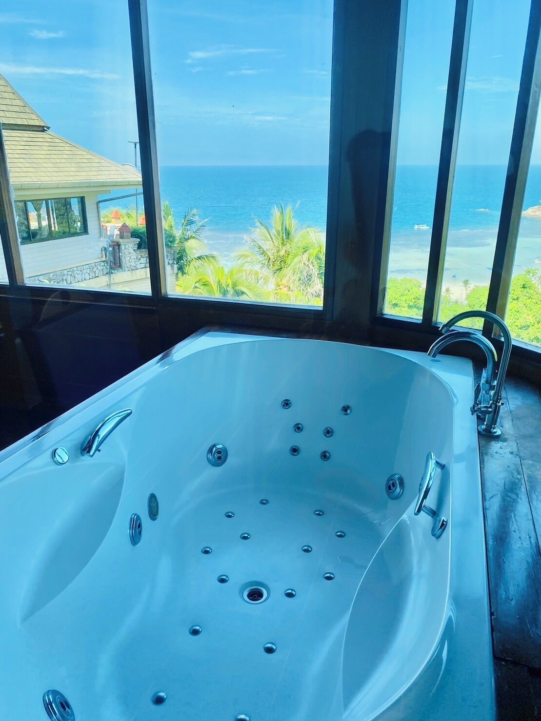jacuzzi seaview room | bathroom | shower, rainfall showerhead, free toiletries, hair dryer