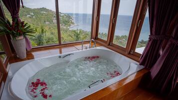 1 bedroom, minibar, individually decorated, individually furnished