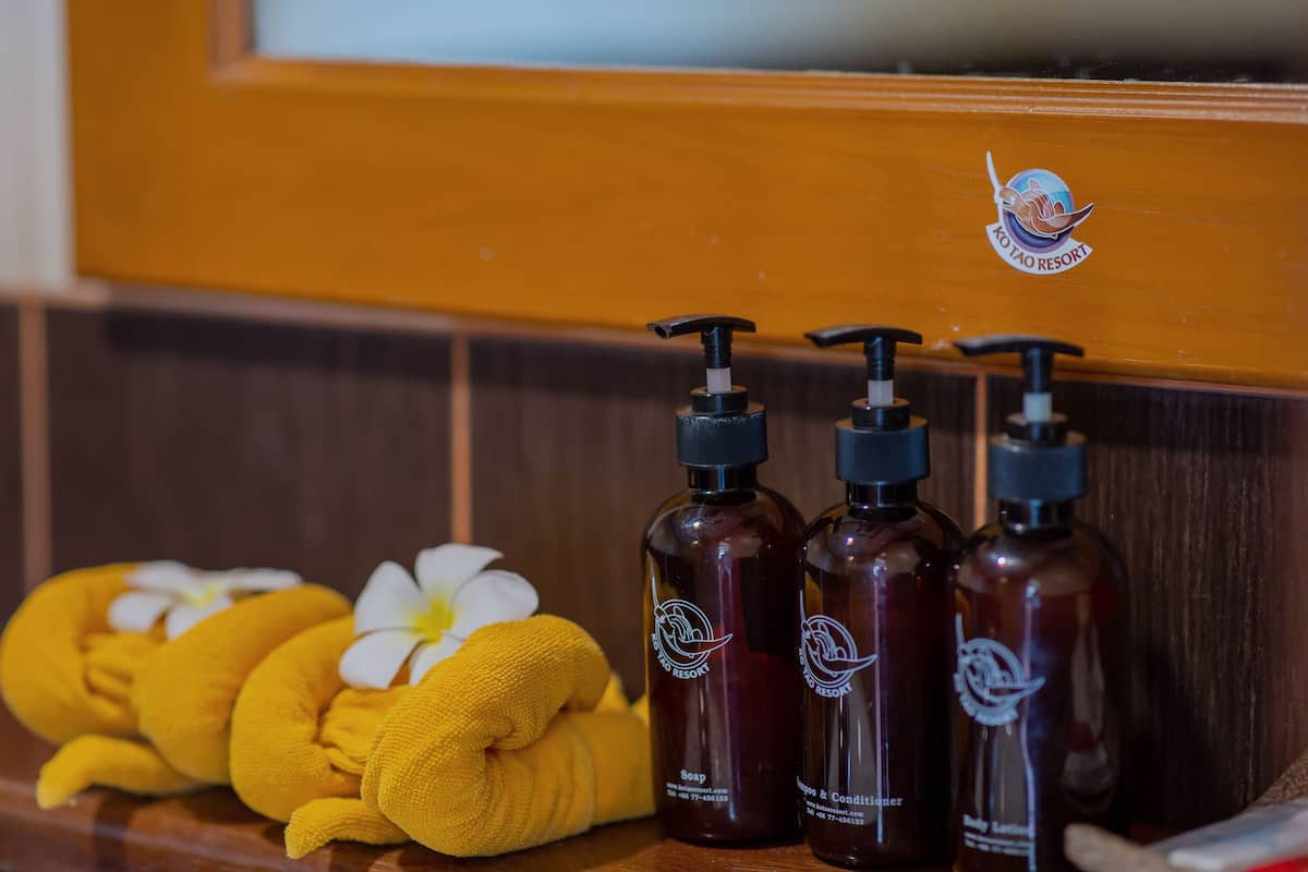 deluxe room | bathroom | shower, rainfall showerhead, free toiletries, hair dryer