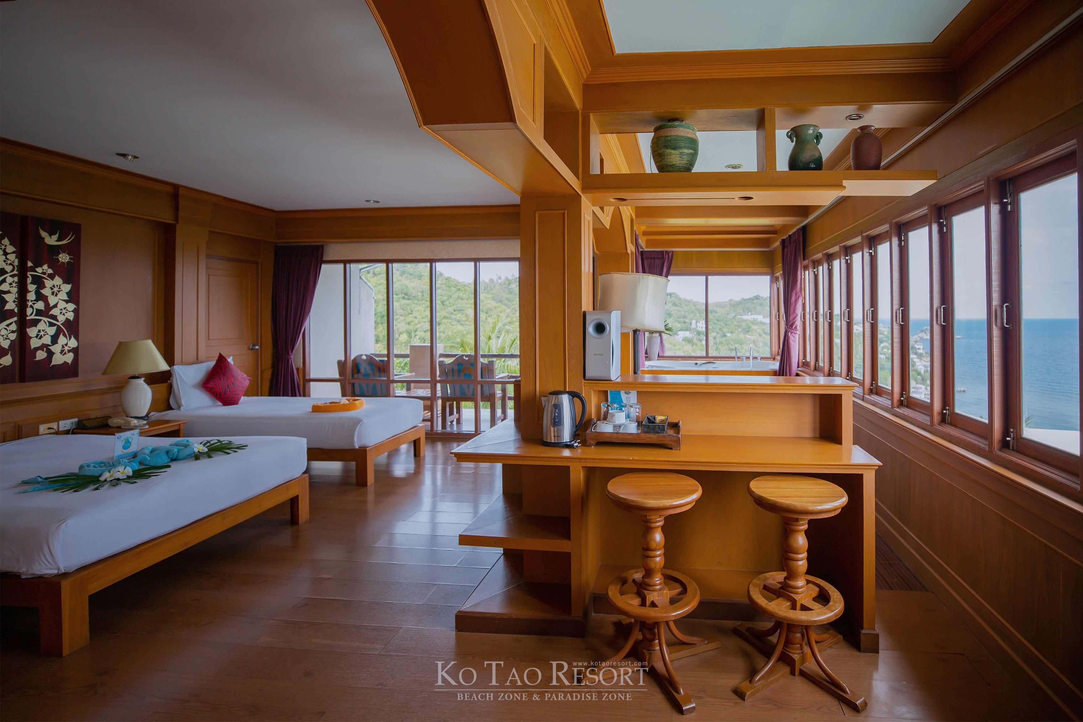 jacuzzi seaview room | 1 bedroom, minibar, individually decorated, individually furnished