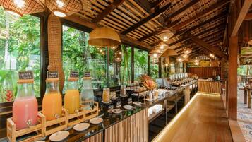 Päivittäinen buffetaamiainen (350 THB per henkilö)