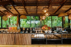 Daily buffet breakfast for a fee - Aonang Fiore Resort (Krabi)