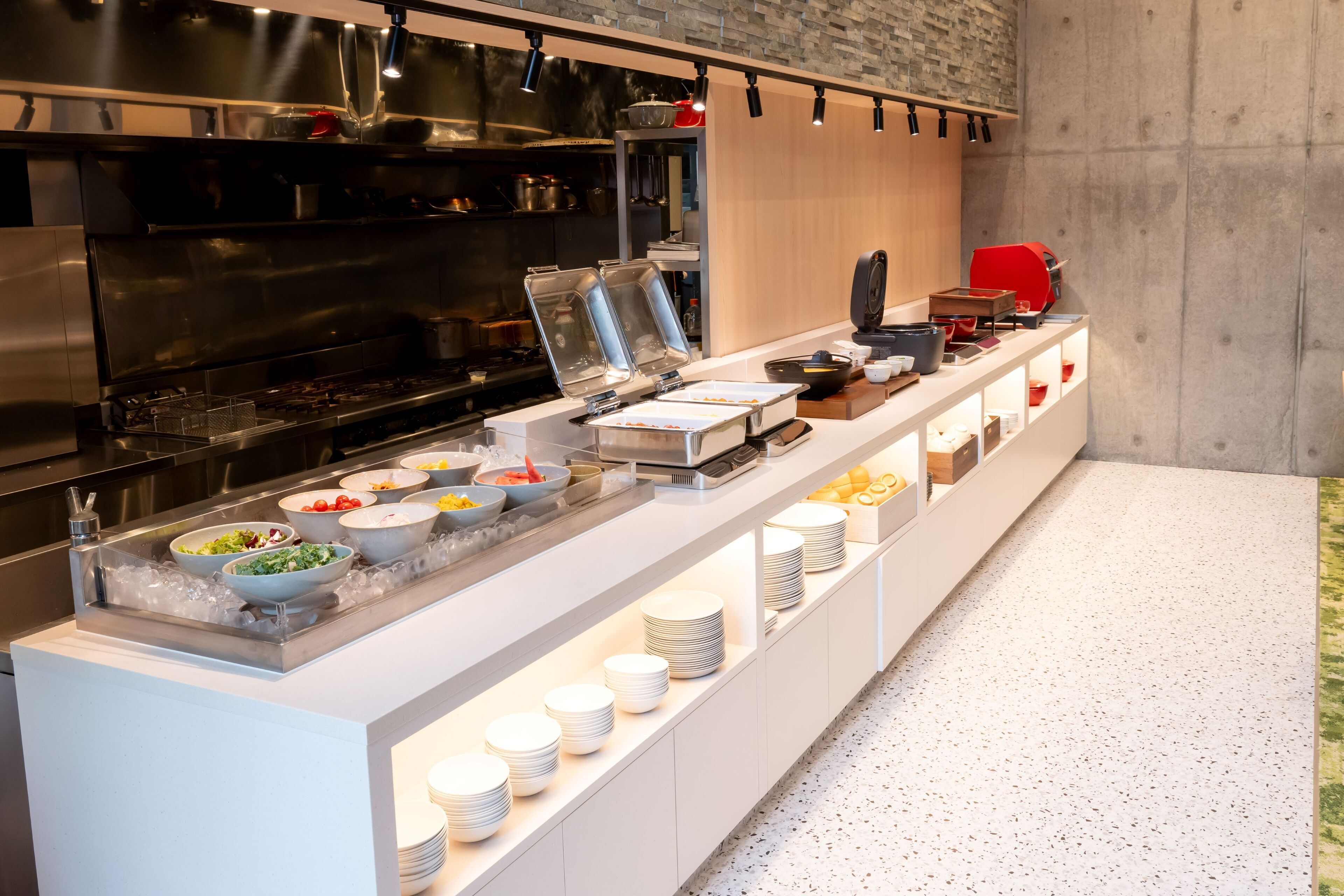 daily buffet breakfast (jpy 2200 per person)